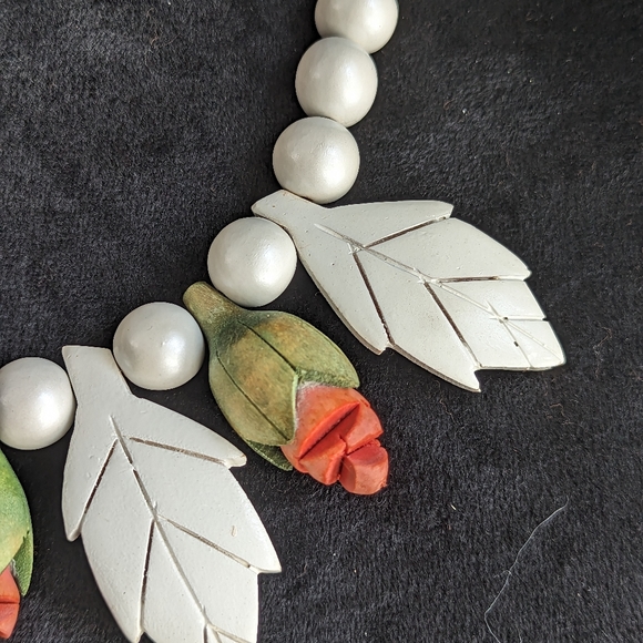 Carved Wood Rose and Leaf Vintage Necklace - Picture 2 of 8